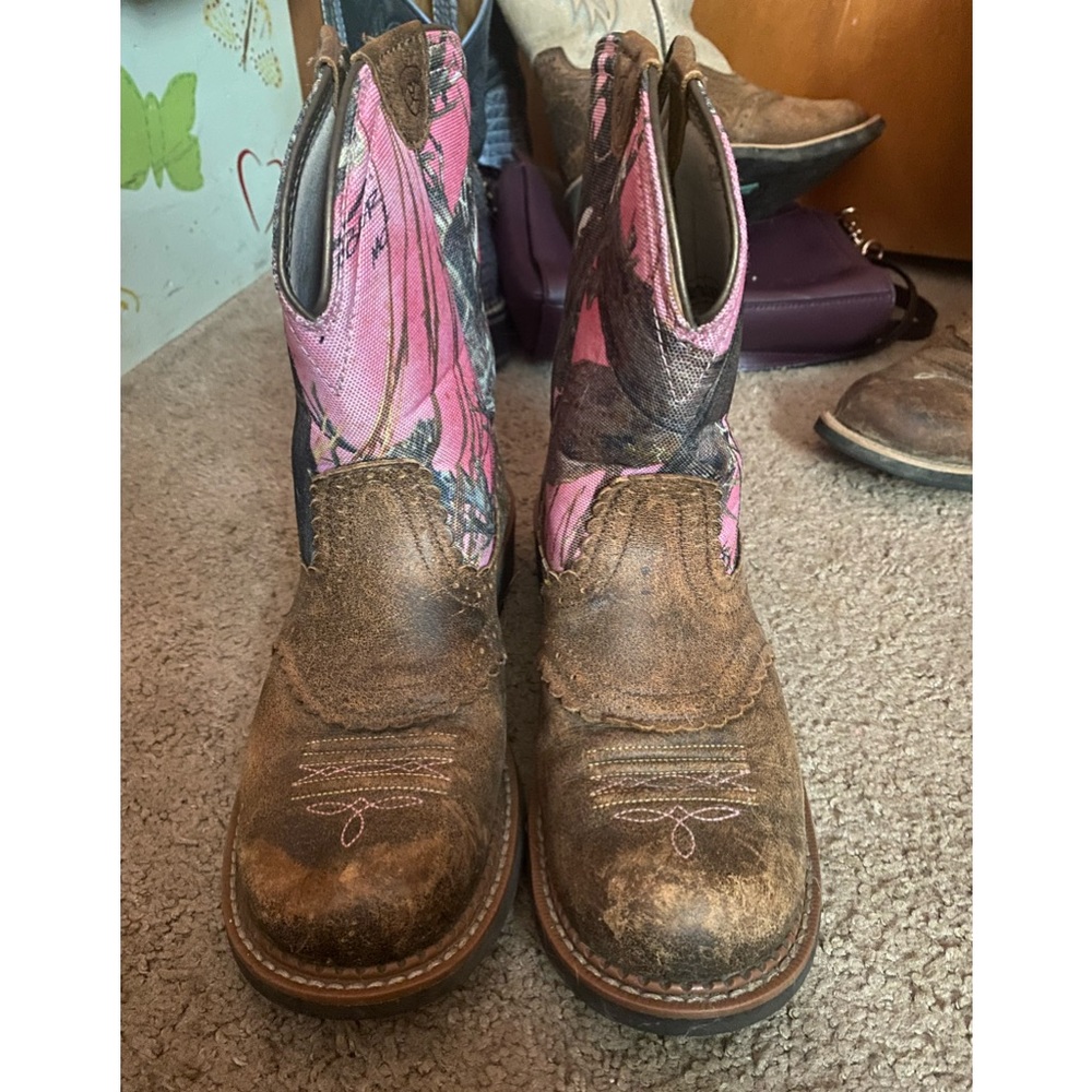 Pink Camo Ariat Fatbaby size 8